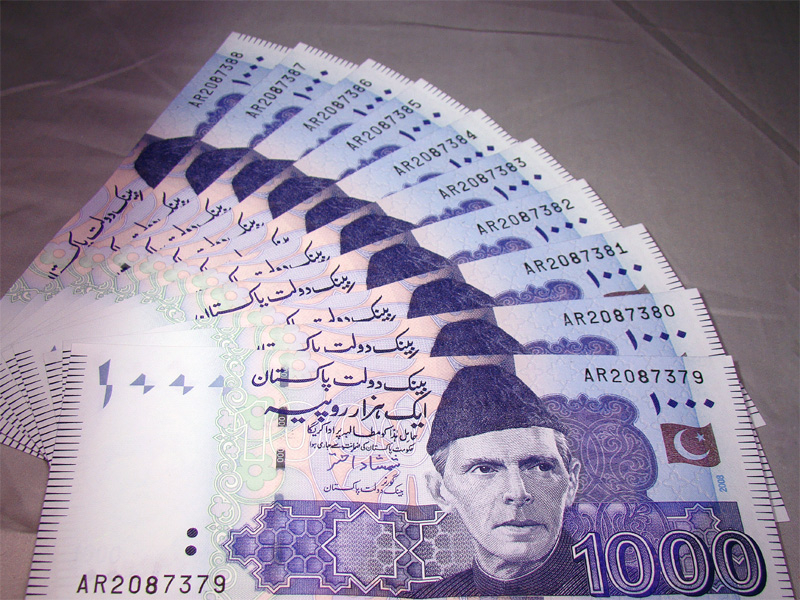 Like Zroor Com Facebook Page To Win Pak Rupees 10 000 Zroor